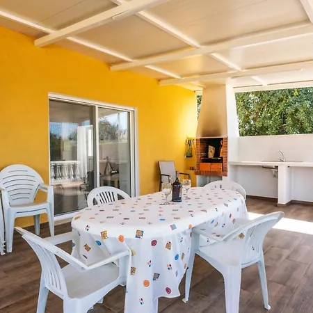 Holiday's Paradise Villa *