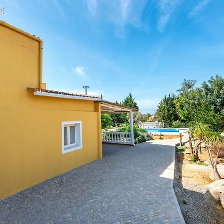 Holiday's Paradise Villa *